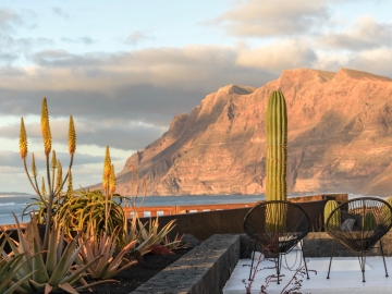 Beach House 93 - Holiday home villa in Caleta de Famara, Canary Islands