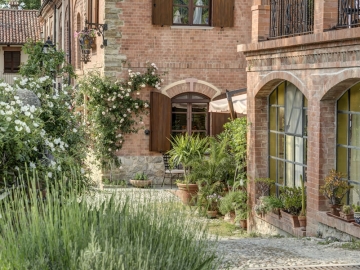 Villa La Favorita - Bed and Breakfast in Alba, Piedmont
