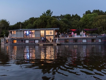La Rivière House - Péniche Carpe Diem - Bed and Breakfast in Nantes, Loire Valley -  Pays de la Loire